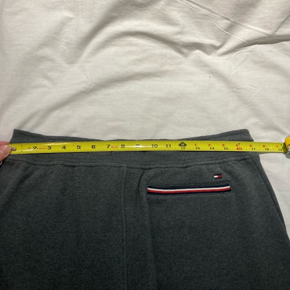Tommy Hilfiger fleece sweat shorts, size medium + chunky knit hat! NWT! $107.50! - Picture 7 of 10
